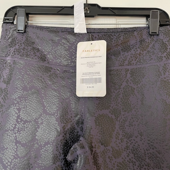 Fabletics Salar Printed Powerhold Crop in a Snake Black and Purple NWT - Picture 5 of 8